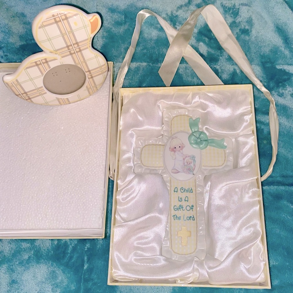 Precious Moments “A Child Is A Gift Of The Lord” Wall Hanging Cross & Duck Frame